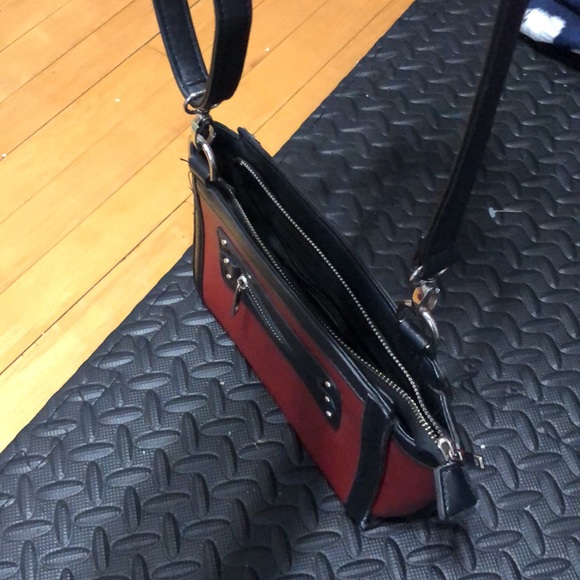 cross body style purse - Picture 3 of 4